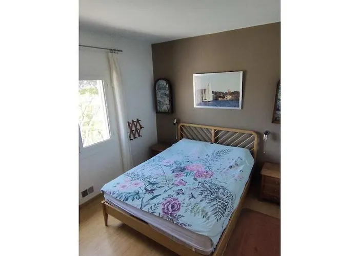 فيلة 4 Bedroom لا كروا فالميه